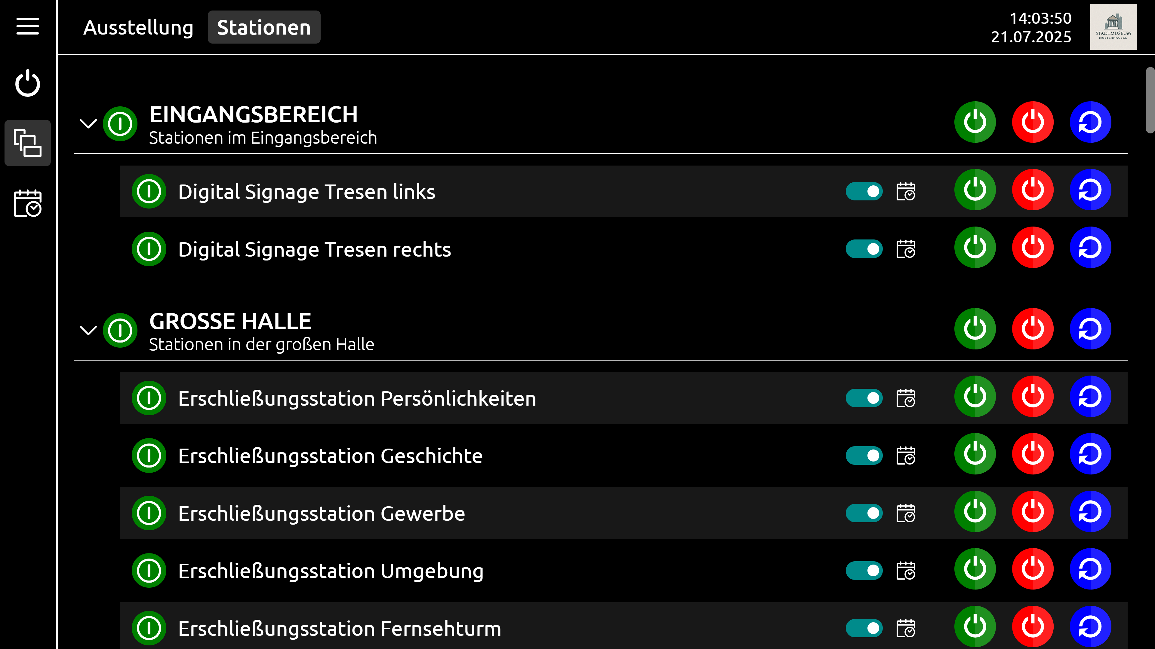 Stationsliste, gruppiert nach Eingangsbereich und Großer Halle, jede Zeile mit Ein-, Aus- und Neustart-Schalter