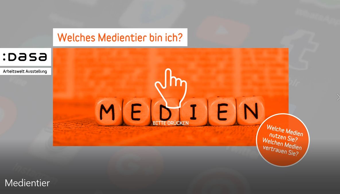 Startbildschirm des Spiels „Welches Medientier bin ich?“ mit Aufforderung zum Drücken